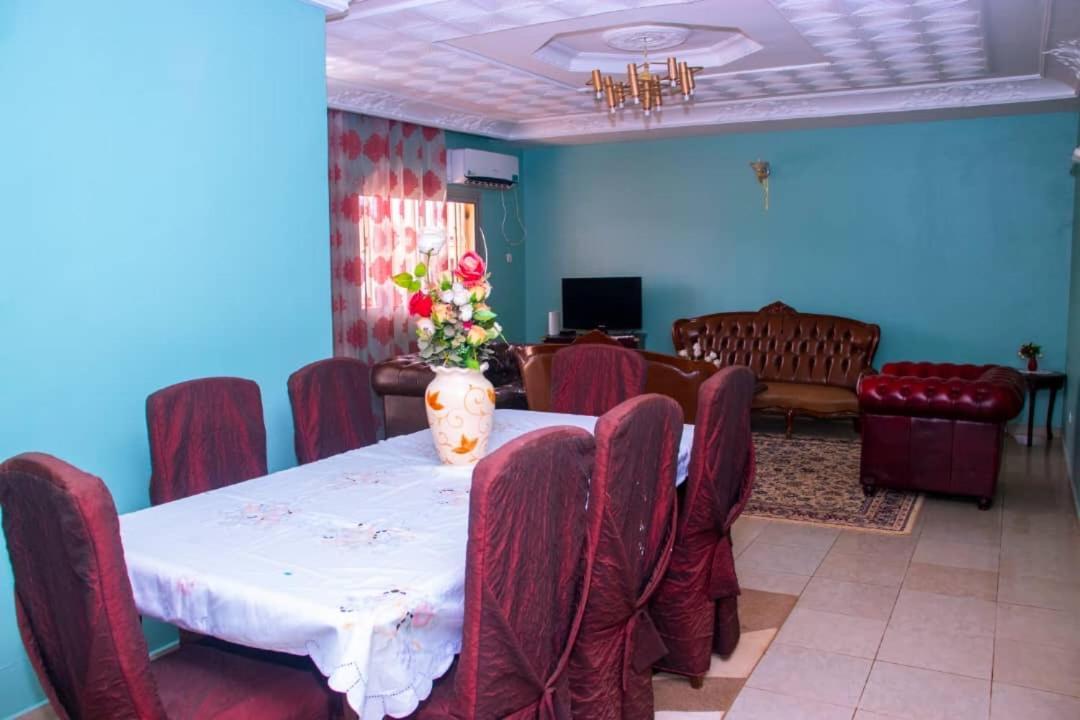 Appartement Meuble 2 Chambres Montee Jouvence Yaounde Exterior photo