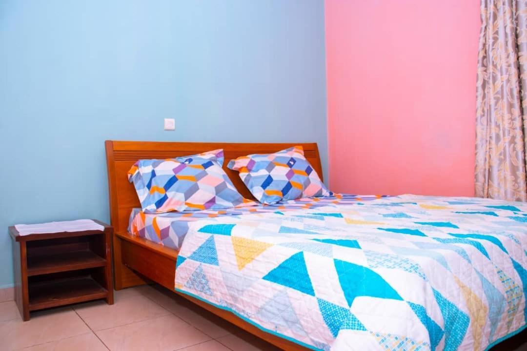 Appartement Meuble 2 Chambres Montee Jouvence Yaounde Exterior photo