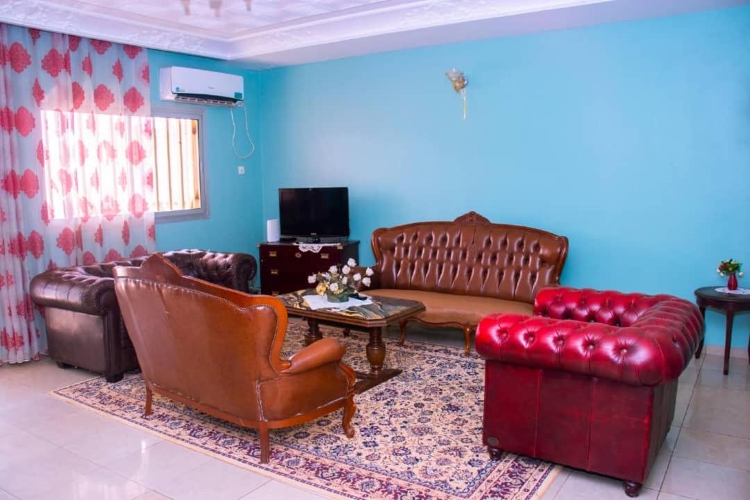 Appartement Meuble 2 Chambres Montee Jouvence Yaounde Exterior photo