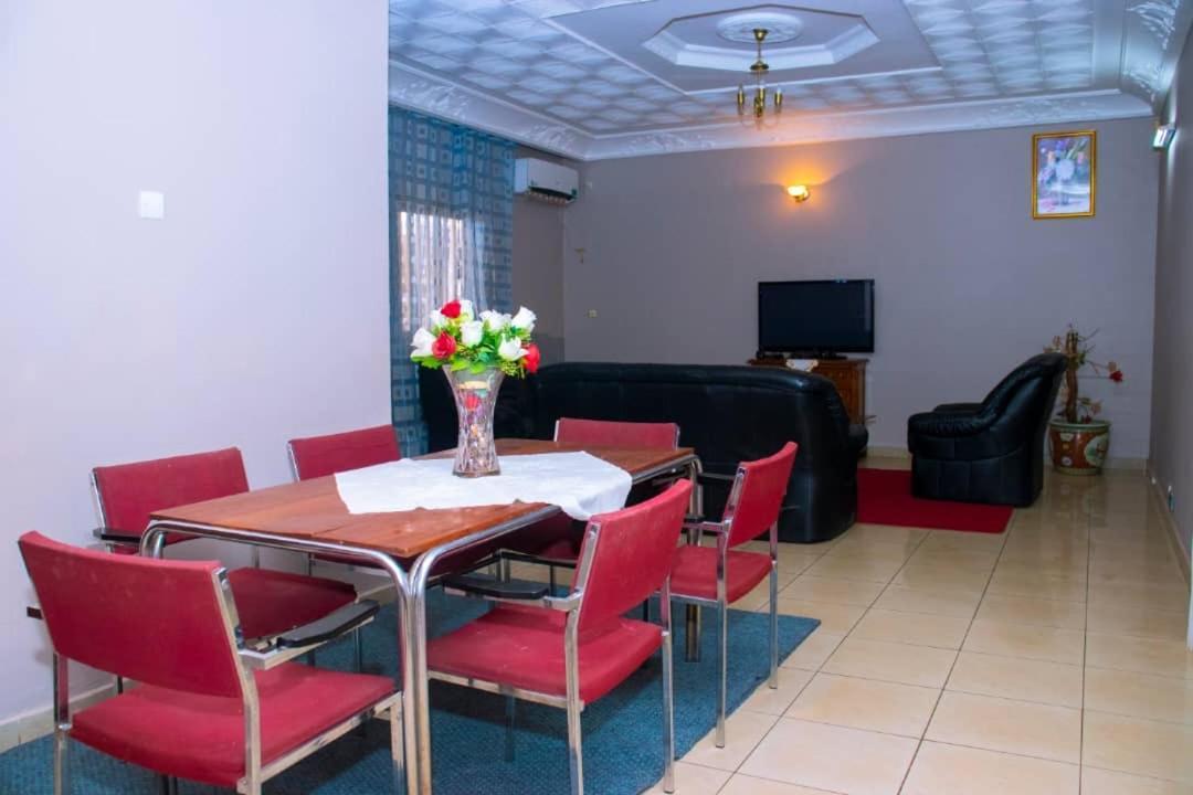 Appartement Meuble 2 Chambres Montee Jouvence Yaounde Exterior photo